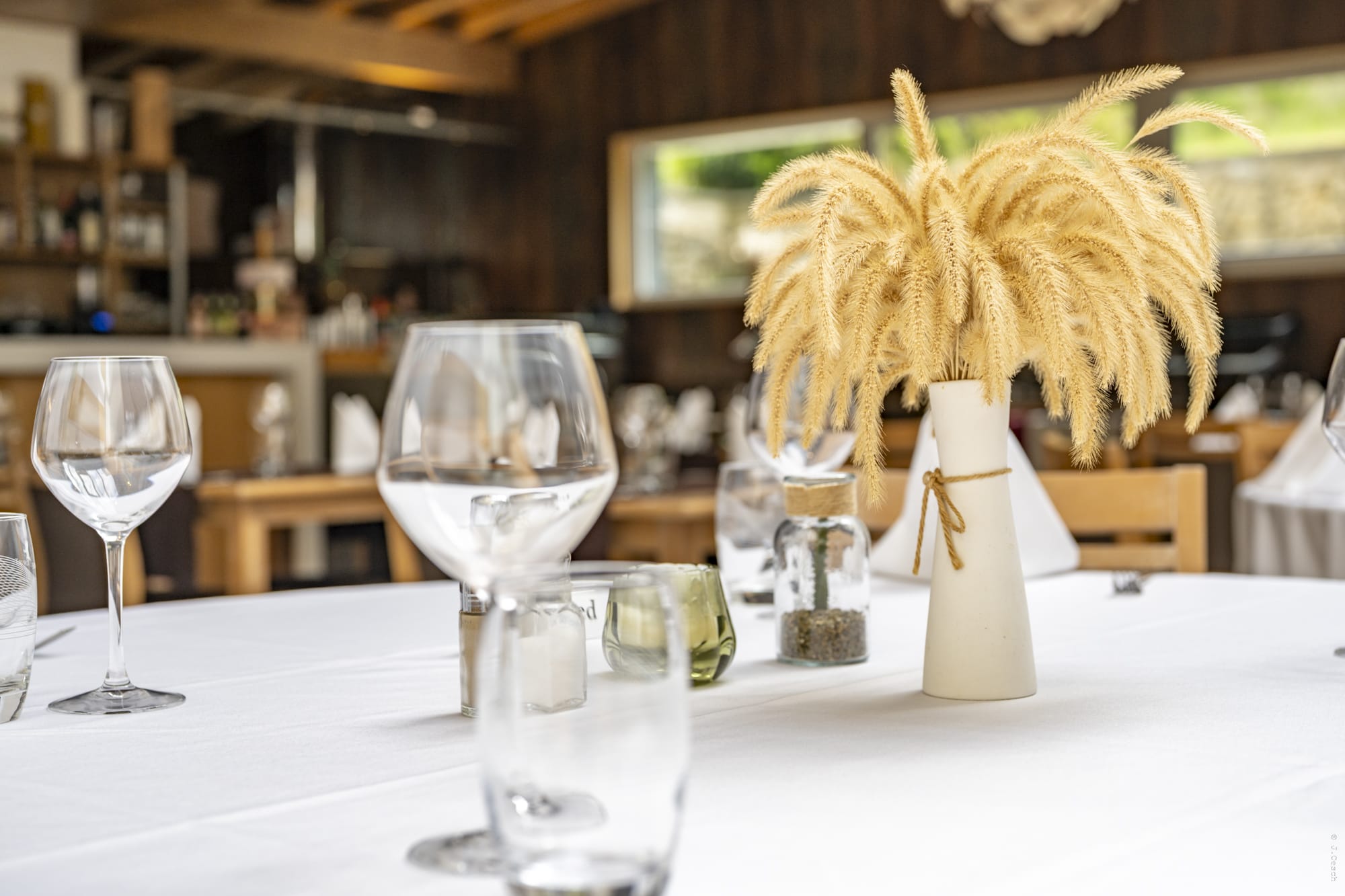 Table dressée — décoration de saison