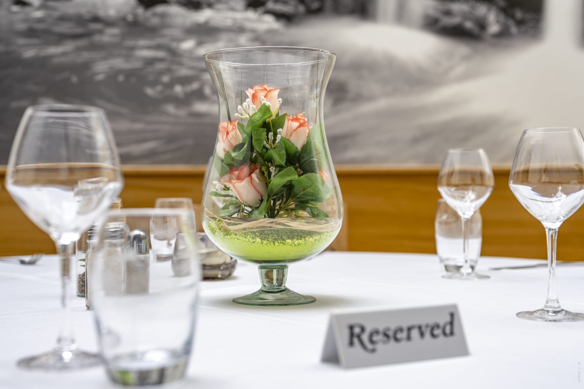 Table réservée — détail floral