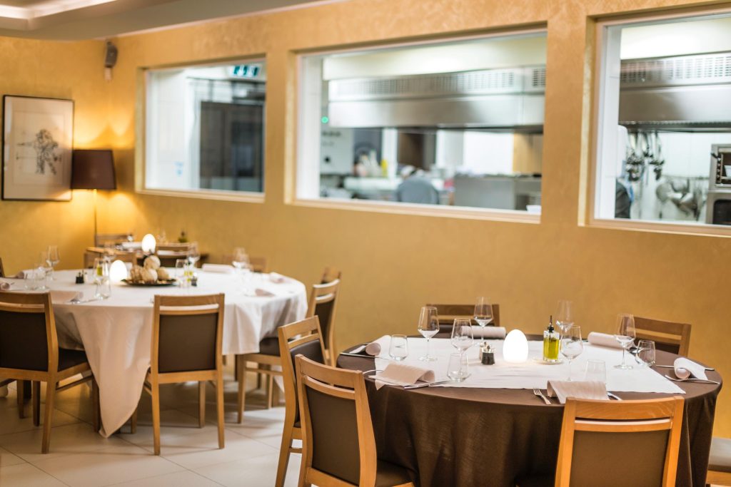 Restaurant — ambiance chaleureuse
